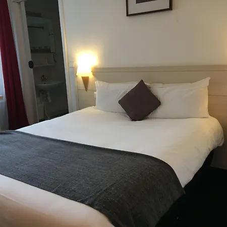 Vieille Tour Hotel 2*