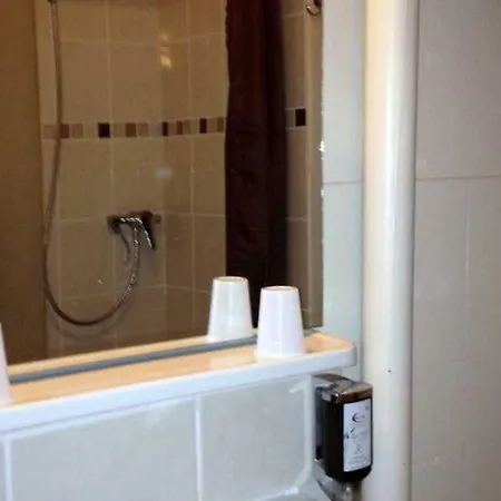 Hotel Vieille Tour 2*