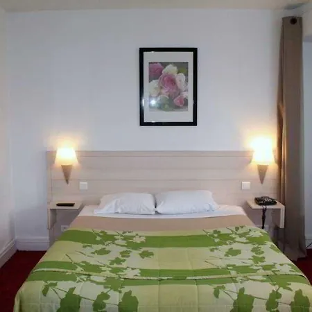 Vieille Tour Hotel 2*