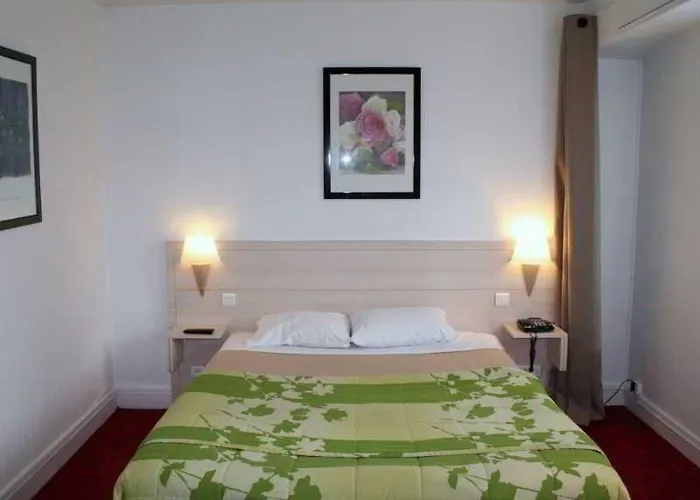 Vieille Tour ホテル 2*